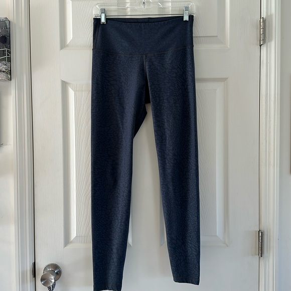 Old Navy Active (M) gray leggings. - Picture 1 of 6